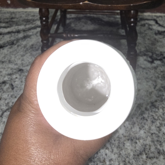 White PORCRLAIN VASE - Picture 3 of 5